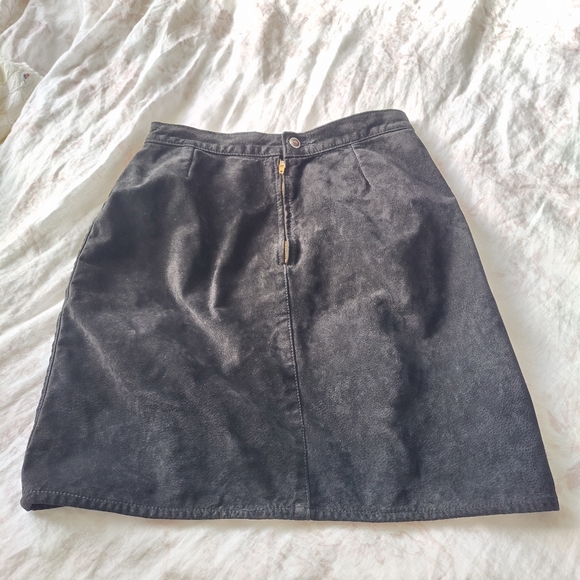 Suede black 🖤 mini skirt • Skotts Suede (washable 🥰) | Size 11 - Picture 5 of 16